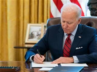 Biden’s Use of Cheat Sheets at Fundraisers Worry Donors