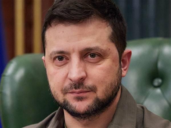 Ukrainian President Zelenskyy lands in Saudi Arabia to push for peace and a POW exchange with Russia