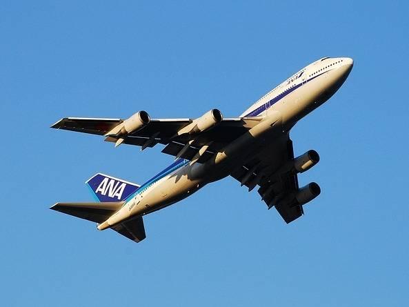 Oil sprays from an ANA flight carrying 213 people as it lands in northern Japan; no one is injured