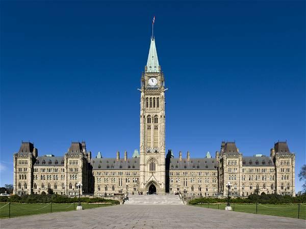 Liberal and NDP MPs lament departure of longtime Tory MP as Status of Women chair