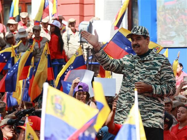 US reimposes oil sanctions on Venezuela as hopes for a fair presidential election fades