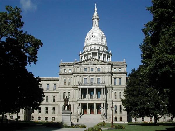 Michigan Democrats win special elections to regain full control of state government