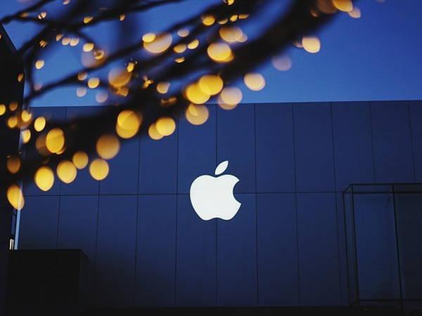 Apple is reportedly developing chips to run artificial intelligence software in data centers