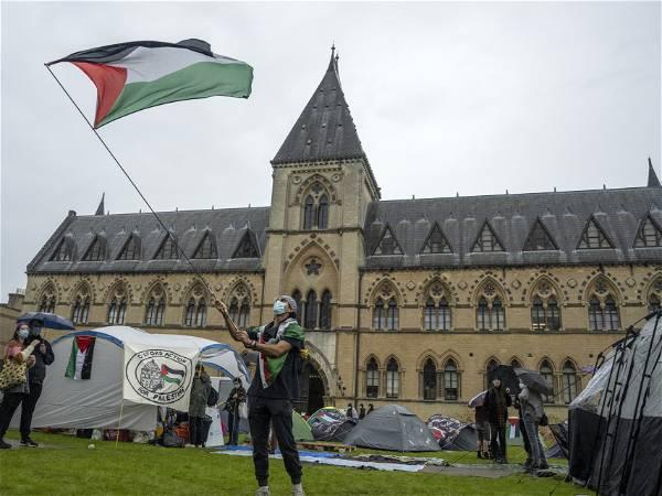 Oxford and Cambridge students launch Gaza encampments on university lawns