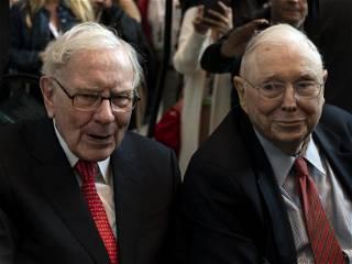 Investing guru Warren Buffett draws thousands, but Charlie Munger’s zingers will be missed